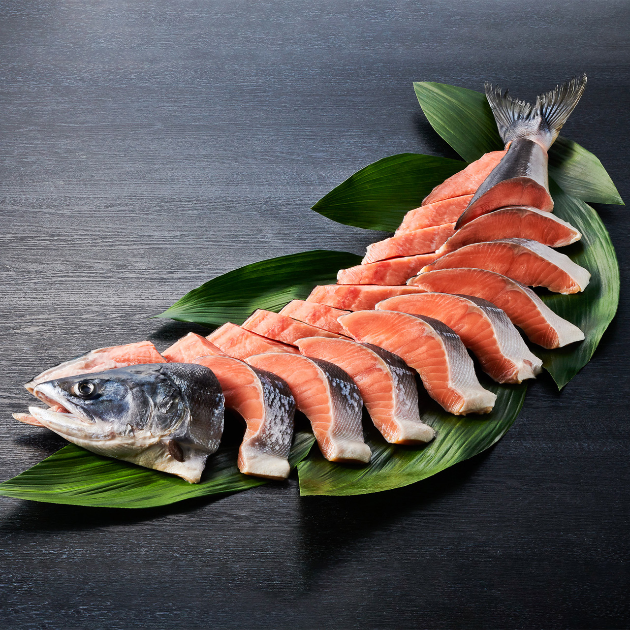 鮭蔵 ロシア産氷蔵藁製法 ひぞうわらせいほう 天然 時鮭姿切身 1切真空 1 0kg 2 4kg 甘塩味